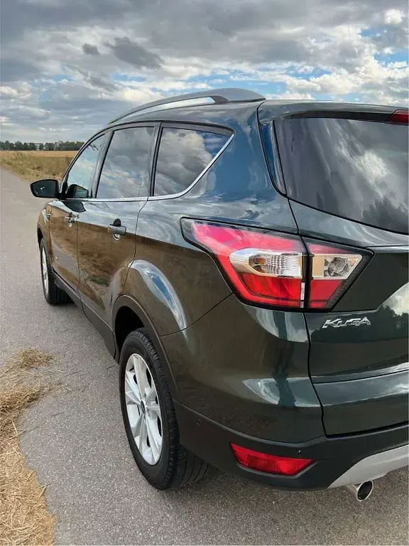 Gebraucht Ford Kuga 150 PS (110 kW) 2017 Grün SUV