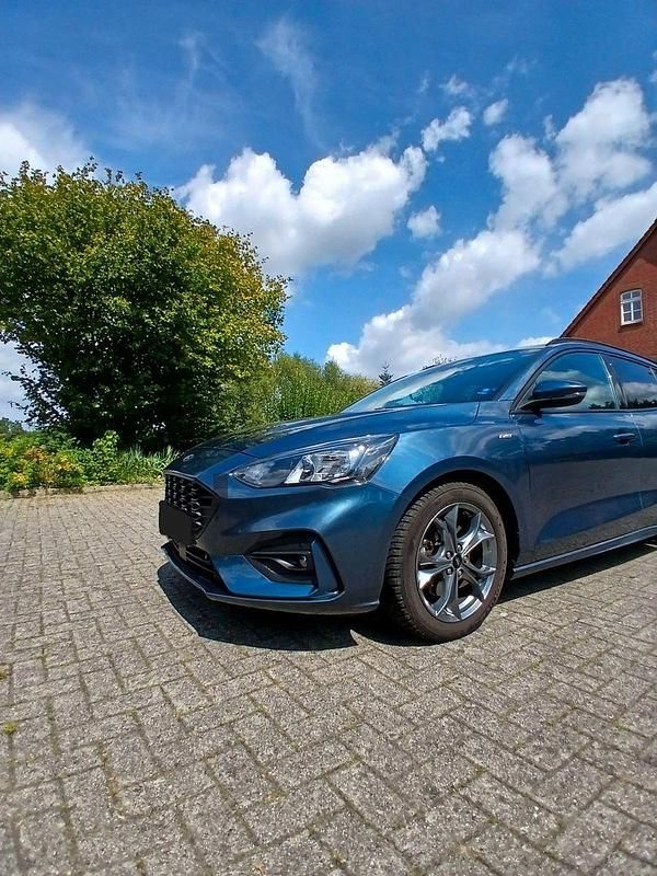 Blau Gebraucht 2021 Ford Focus ST-Line Kombi | 16.900 € (Fairer Preis) - Bild 1/4