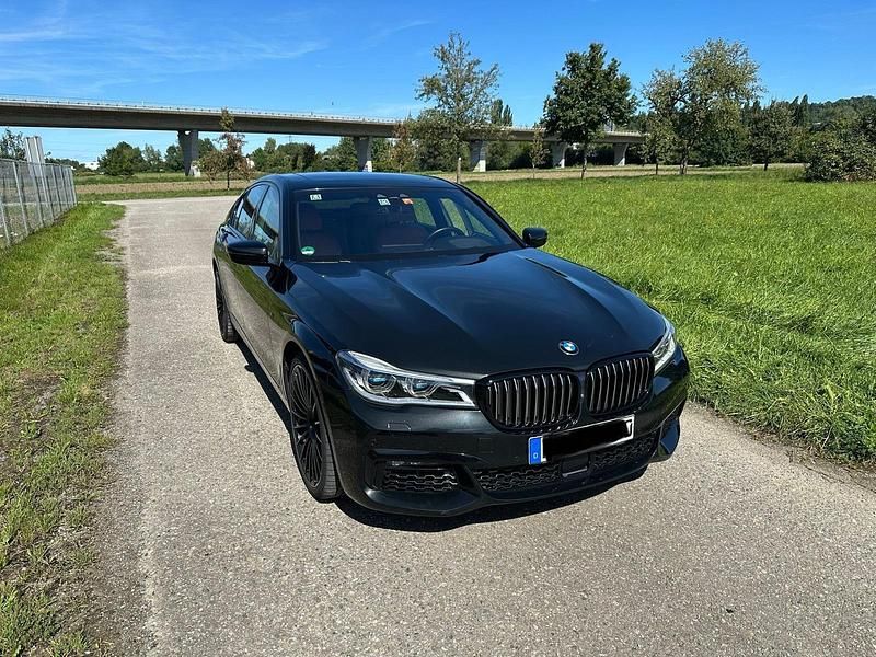 Gebraucht BMW 750 450 PS (330 kW) 2018 Limousine