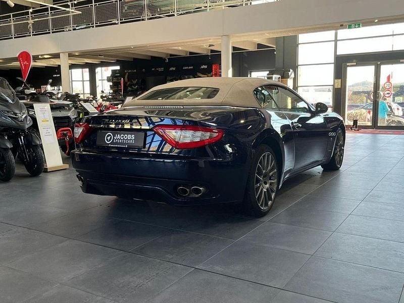 Gebraucht Maserati GranCabrio 439 PS (322 kW) 2011 Blau Cabrio