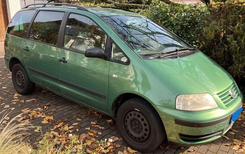 Grün Gebraucht 2002 VW Sharan Family Van / Kleinbus | 1.100 € (Superpreis) - Bild 1/4