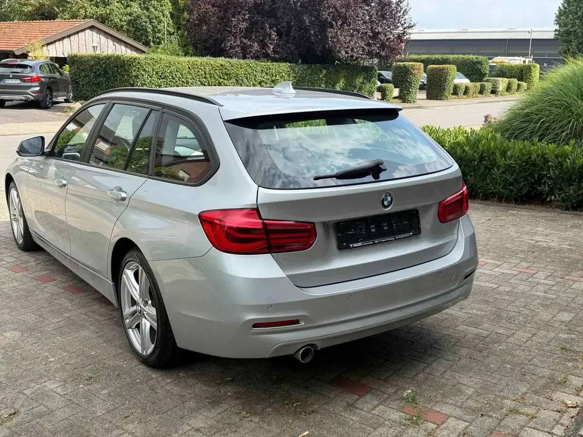 Gebraucht BMW 316 Advantage 116 PS (85 kW) 2018 Glaciersilber metallic Kombi
