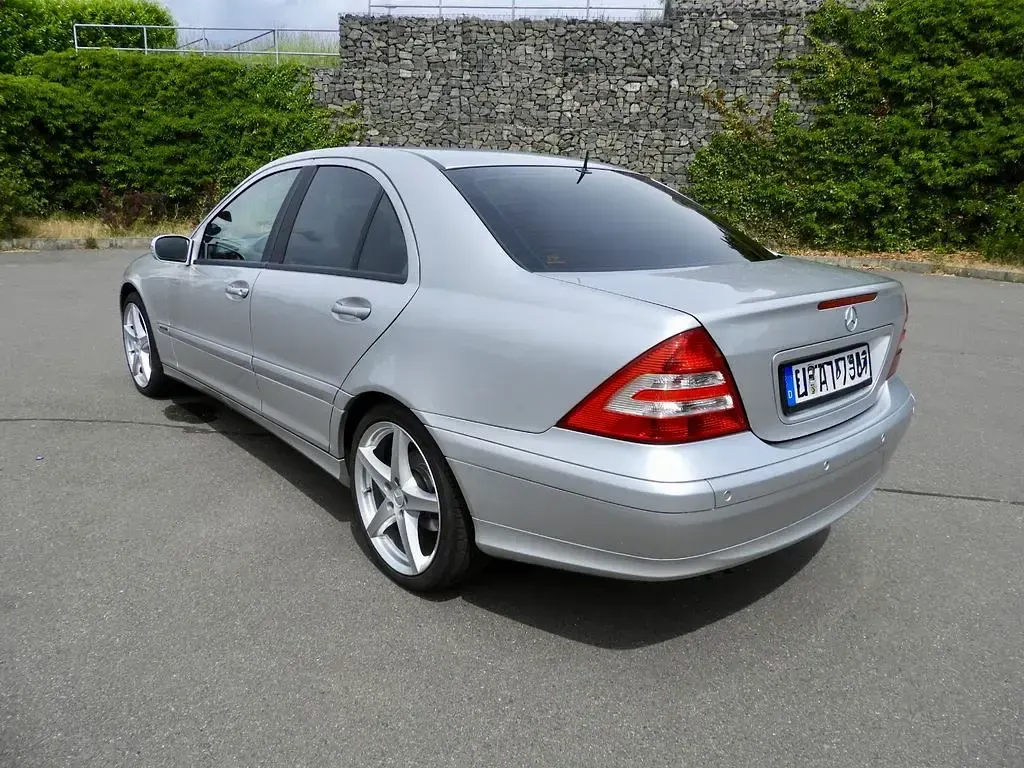 Gebraucht Mercedes C180 143 PS (105 kW) 2005 Silber Limousine
