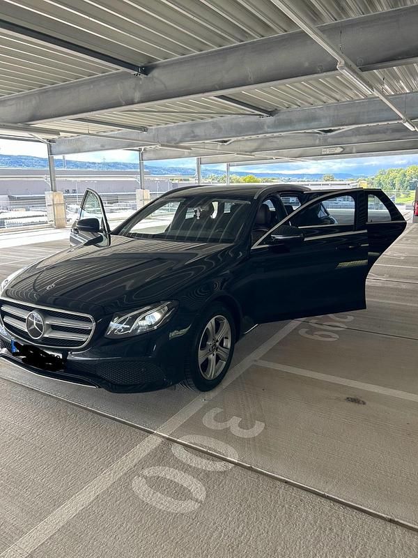 Grün Gebraucht 2017 Mercedes E220 Avantgarde Kombi | 18.890 € (Etwas zu teuer) - Bild 1/4