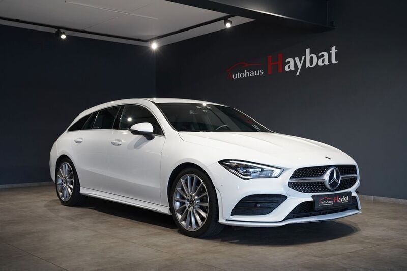 Weiß Gebraucht 2022 Mercedes CLA200 AMG Limousine | 32.950 € (Guter Preis) - Bild 1/4