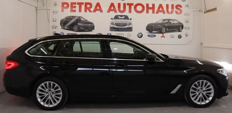 Schwarz Gebraucht 2019 BMW 520 Luxury Line Kombi | 19.199 € (Superpreis) - Bild 1/4