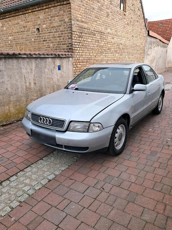 Silber Gebraucht 1997 Audi A4 Limousine | 700 € (Superpreis) - Bild 1/4
