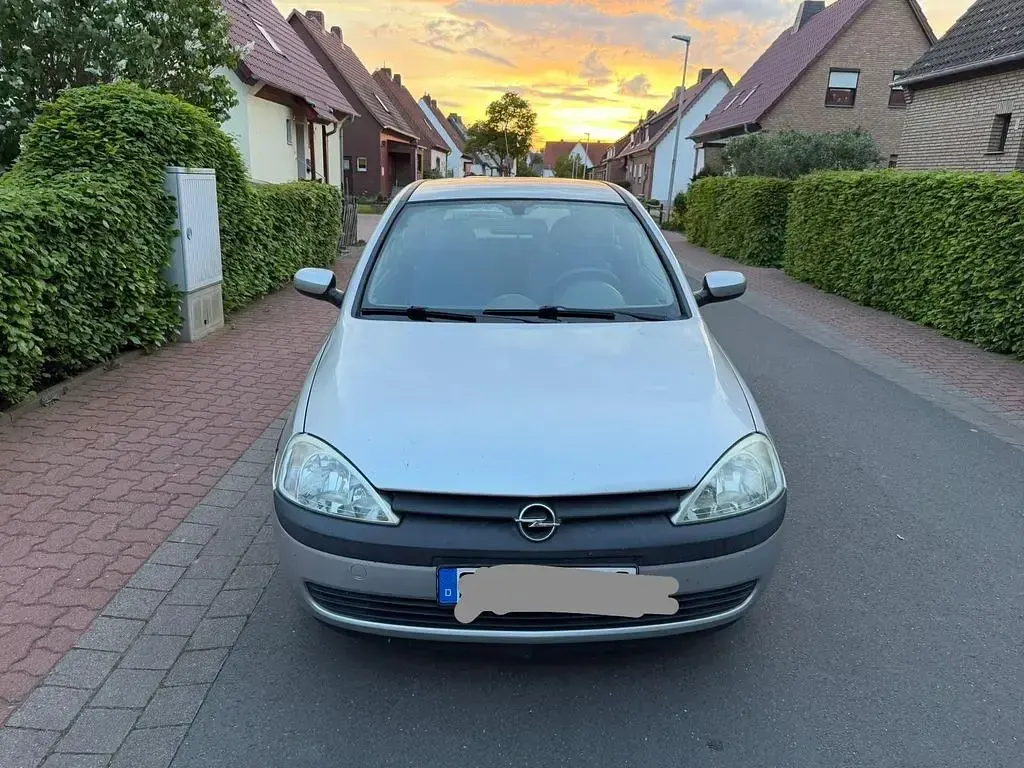 Używany Opel Corsa 75 KM (55 kW) 2002 Szary Hatchback