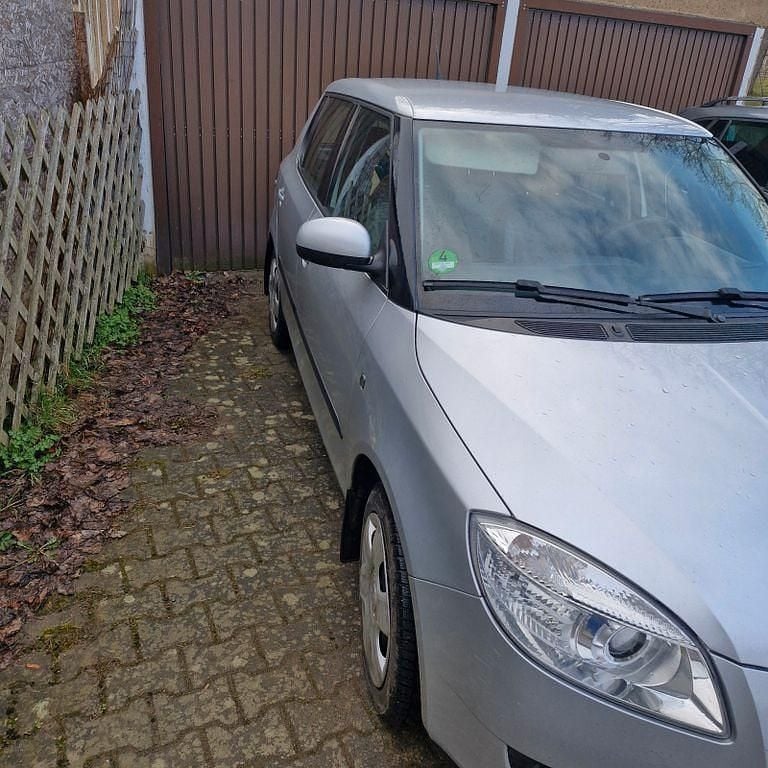 Gebraucht Skoda Fabia 86 PS (63 kW) 2010 Silber Limousine