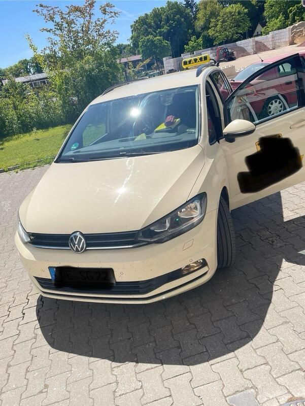Andere außenfarben Gebraucht 2021 VW Touran Van / Kleinbus | 11.000 € - Bild 1/4