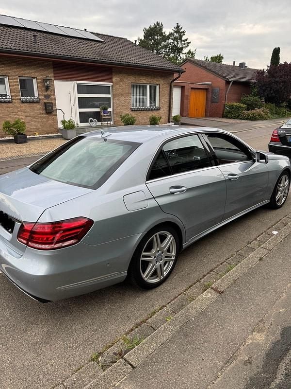 Gebraucht Mercedes E350 Avantgarde 260 PS (191 kW) 2014 Silber Limousine