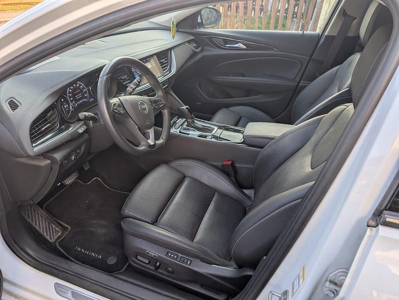 Second-hand Opel Insignia 209 CP (153 kW) 2020 Alb Break