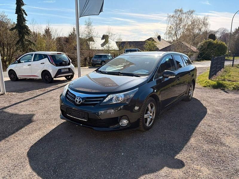 Gebraucht Toyota Avensis 124 PS (91 kW) 2012 Blau Kombi