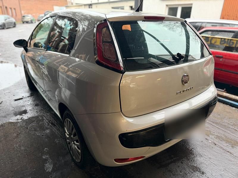Gebraucht Fiat Punto 69 PS (50 kW) 2011 Silber Kleinwagen