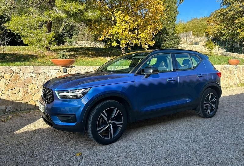 Blau Gebraucht 2018 Volvo XC40 R-Design SUV | 22.200 € (Fairer Preis) - Bild 1/4