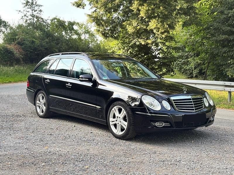 Schwarz Gebraucht 2008 Mercedes E200 Kombi | 3.899 € (Fairer Preis) - Bild 1/4