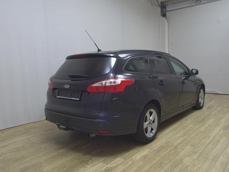 Gebraucht Ford Focus Trend 116 PS (85 kW) 2011 Panther schwarz (metallic) Kombi