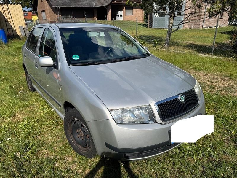 Silber Gebraucht 2004 Skoda Fabia Kleinwagen | 249 € (Superpreis) - Bild 1/4