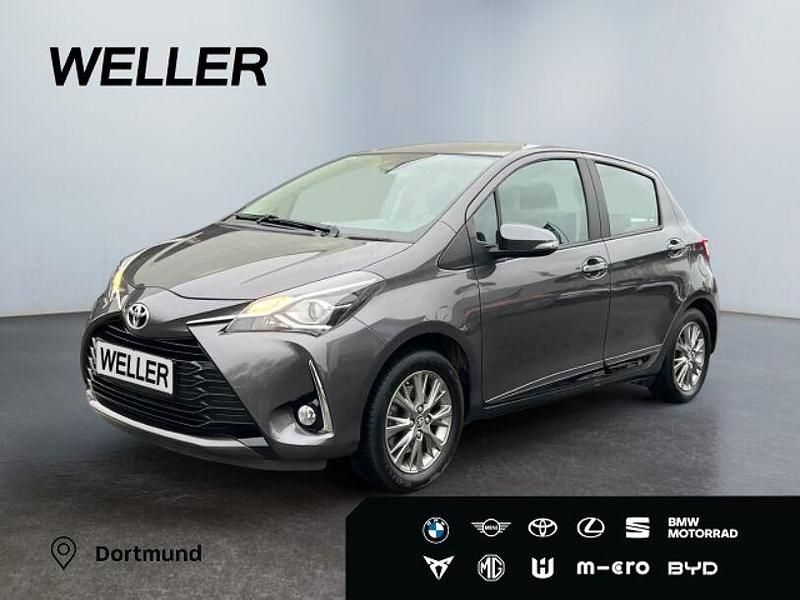 Grau Gebraucht 2017 Toyota Yaris Comfort Kleinwagen | 12.990 € (Fairer Preis) - Bild 1/3