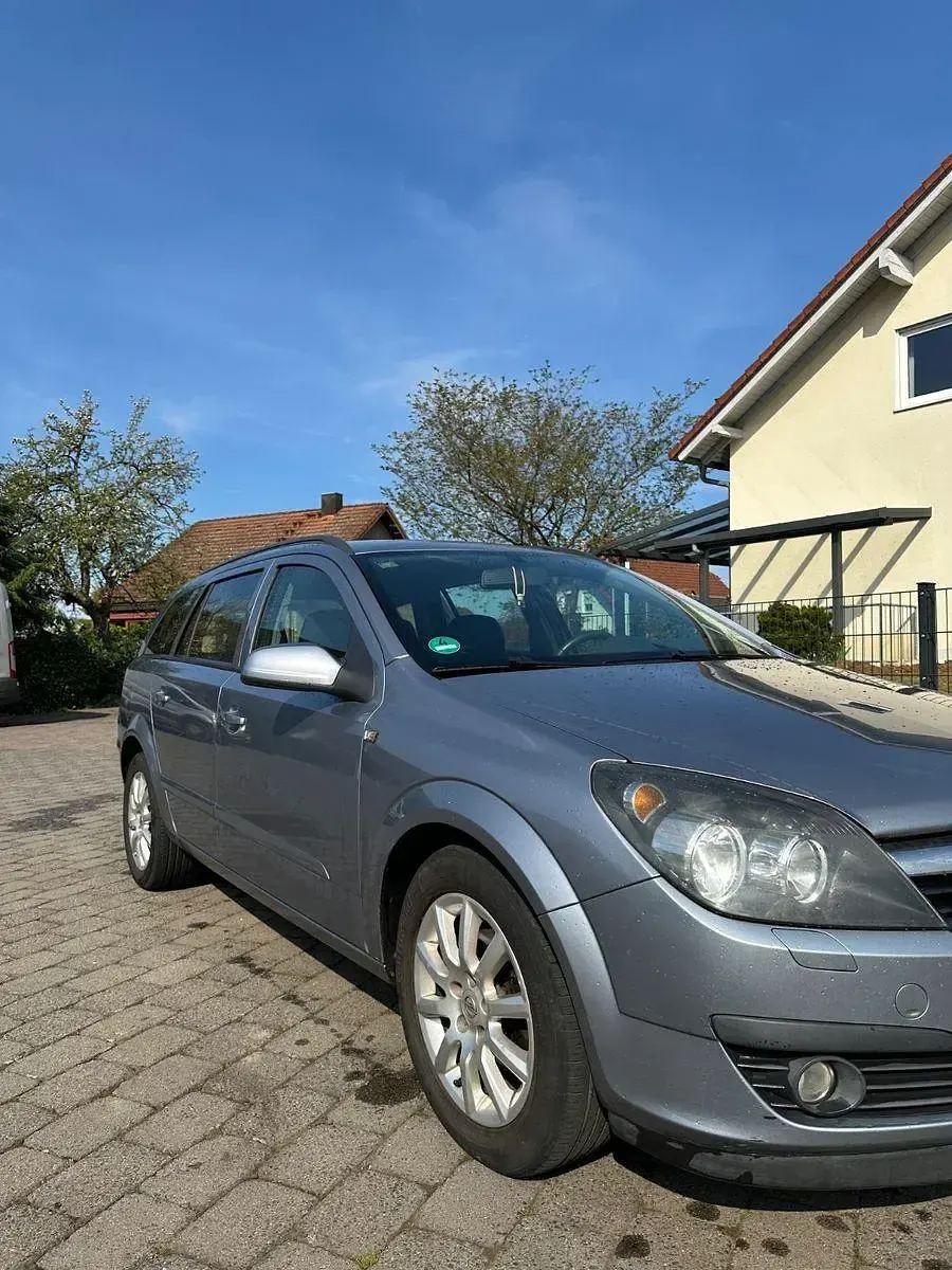 Gebraucht Opel Astra 105 PS (77 kW) 2006 Silber Kombi