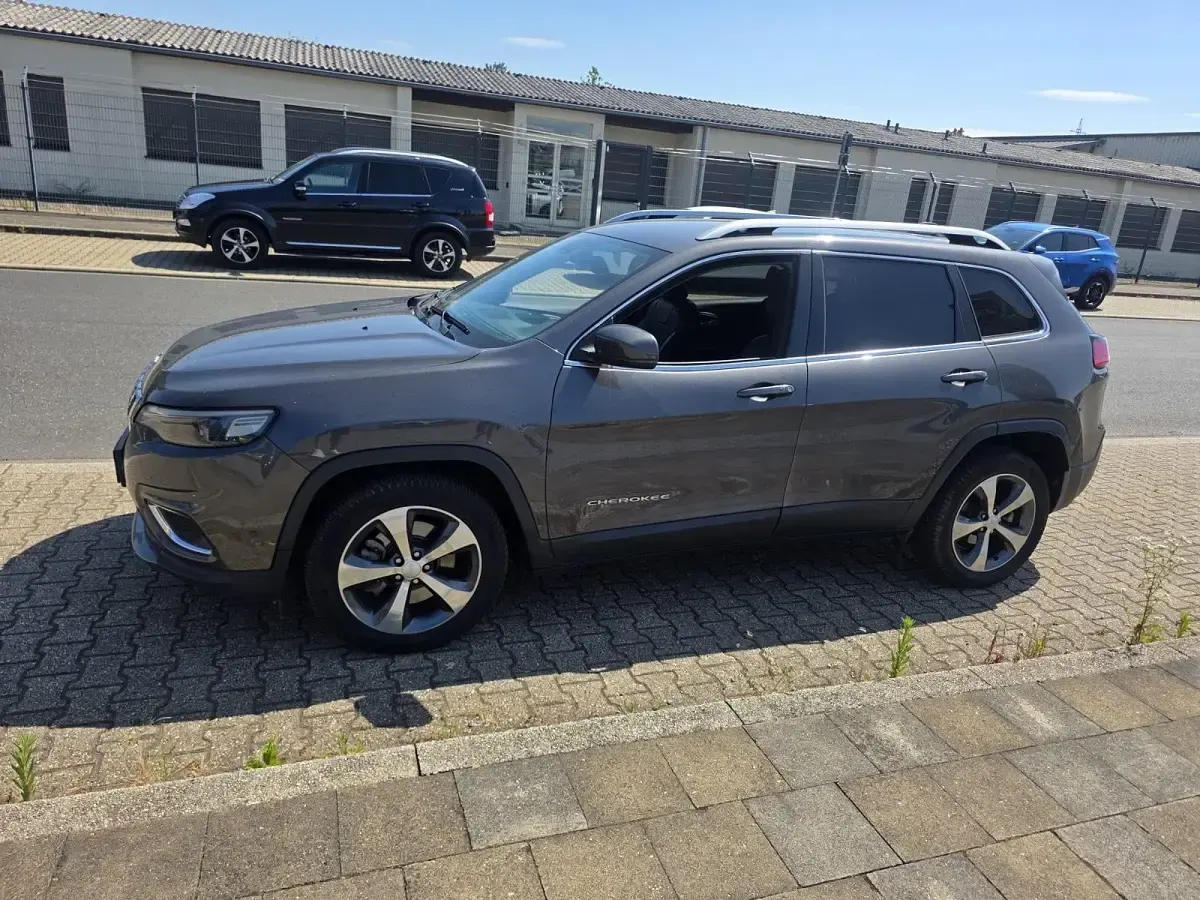 Gebraucht Jeep Cherokee 195 PS (143 kW) 2020 Grau SUV