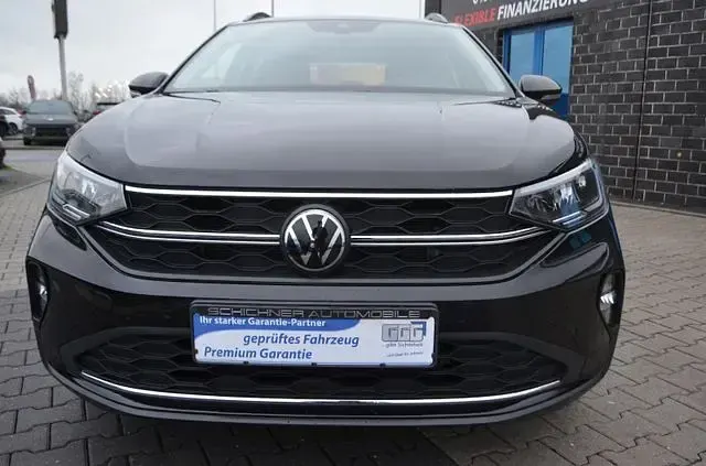 Gebraucht VW Taigo Life 110 PS (80 kW) 2023 Schwarz (deep black perleffekt) SUV