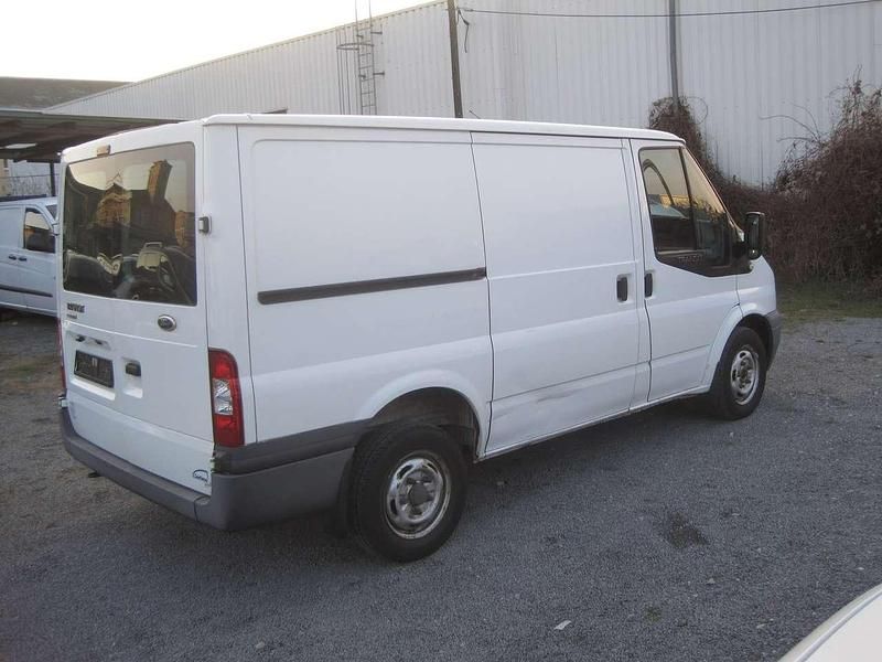 Gebraucht Ford Tourneo 101 PS (74 kW) 2013 Frostweiß Van / Kleinbus