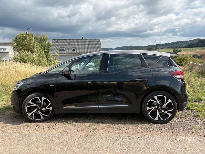 Schwarz Gebraucht 2017 Renault Scénic IV Bose Edition Van / Kleinbus | 13.700 € (Superpreis) - Bild 1/4