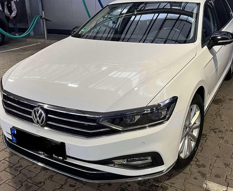 Gebraucht VW Passat Elegance 150 PS (110 kW) 2020 Weiß Kombi