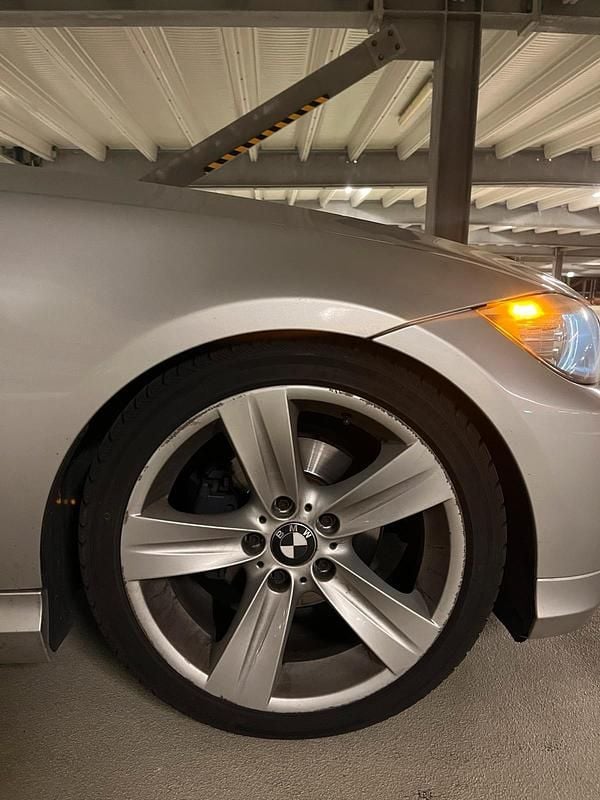 Gebraucht BMW 320 170 PS (125 kW) 2010 Silber Limousine