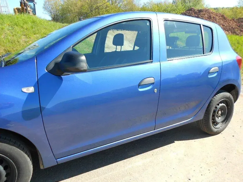 Używany Dacia Sandero 75 KM (55 kW) 2013 Niebieski Hatchback