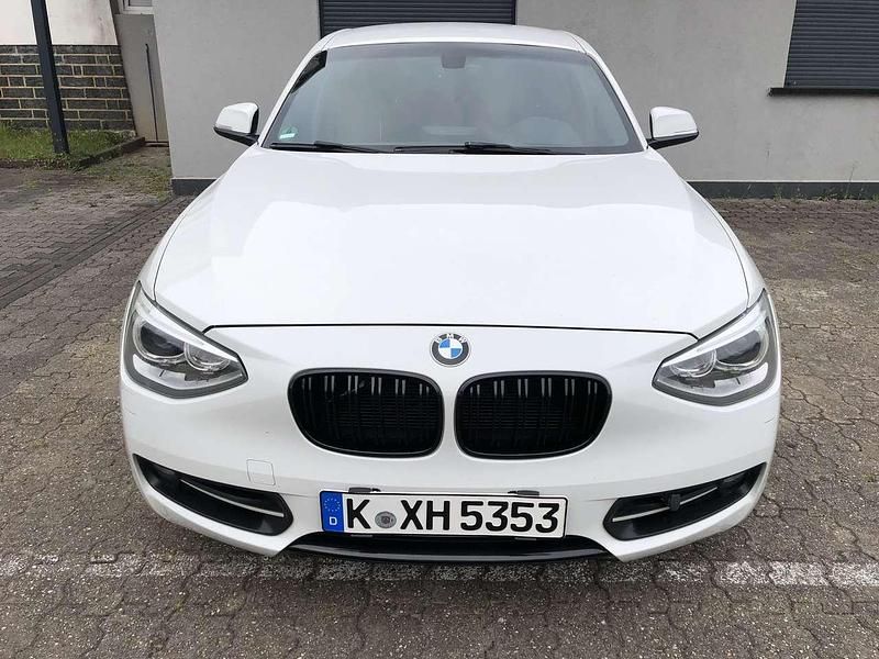 Weiß Gebraucht 2012 BMW 120 Sport Line Kleinwagen | 9.990 € (Teuer) - Bild 1/4