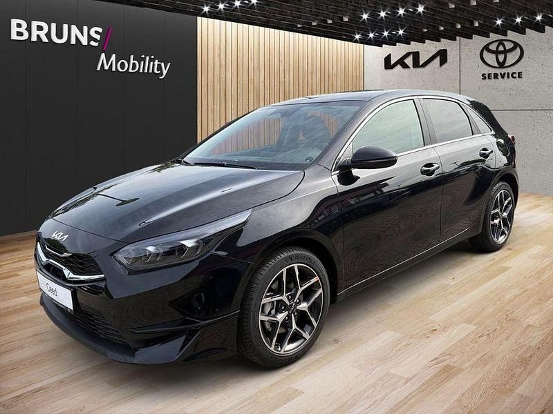 Gebraucht Kia Ceed Style 140 PS (102 kW) 2025 Zilinaschwarz Kleinwagen