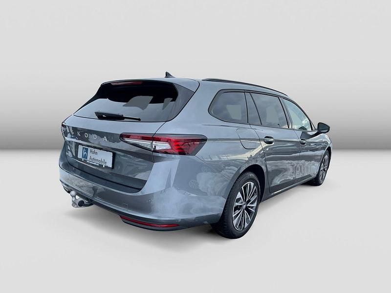 Usado Skoda Superb Selection 150 HP (110 kW) 2025 Cinzento Carrinha