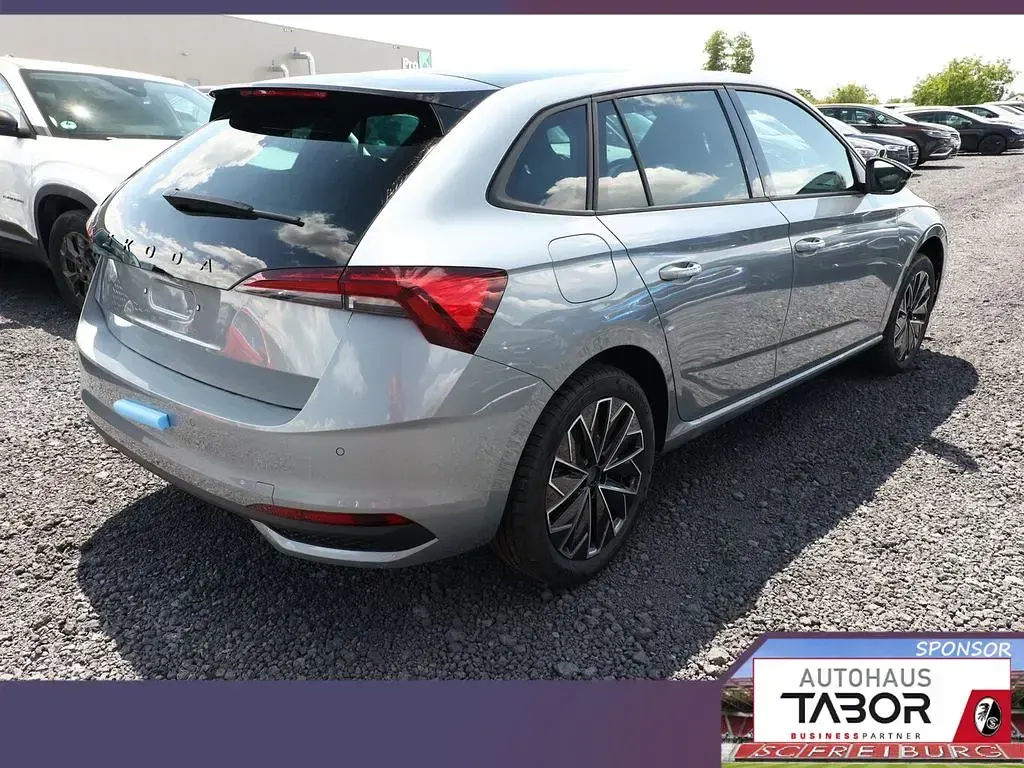 Neu Skoda Scala Dynamic 150 PS (110 kW) 2025 Silber (brillant silver metallic) Kleinwagen