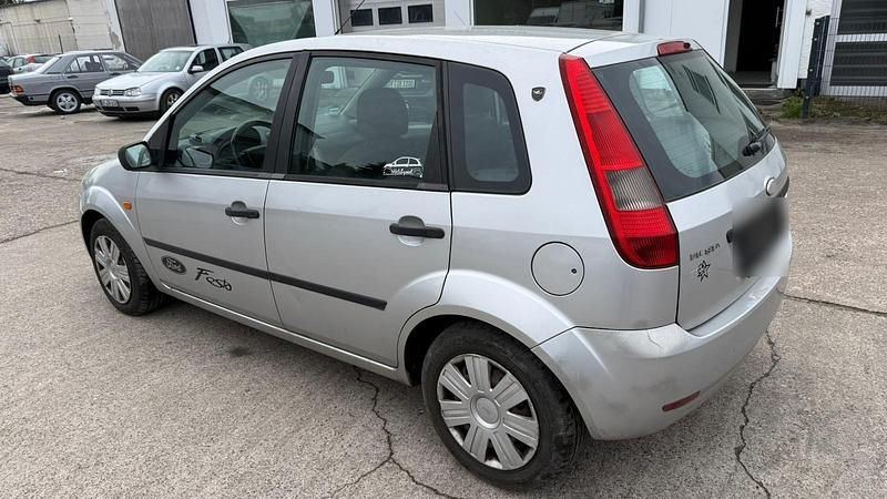 Gebraucht Ford Fiesta 80 PS (58 kW) 2003 Grau Kleinwagen