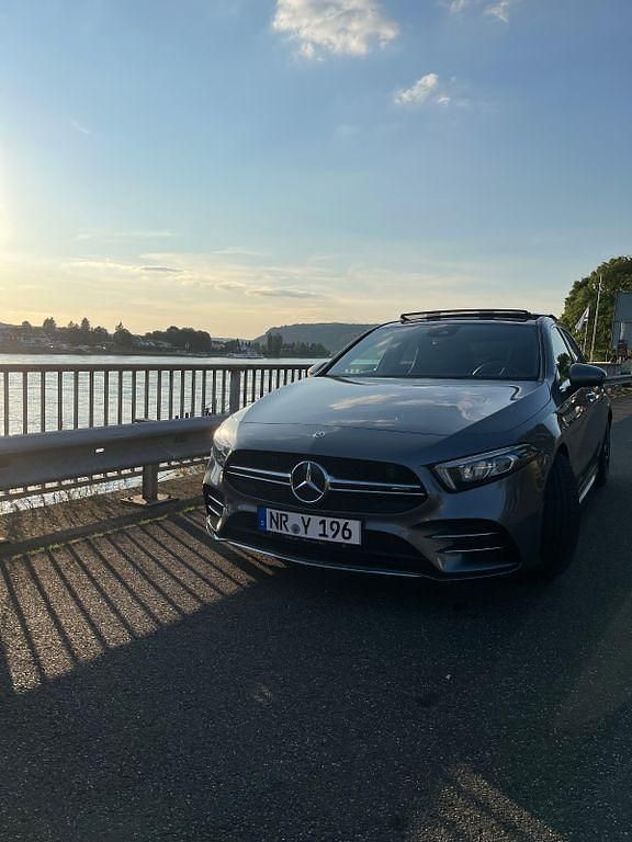 Schwarz Gebraucht 2020 Mercedes A35 AMG AMG Limousine | 31.200 € (Superpreis) - Bild 1/4