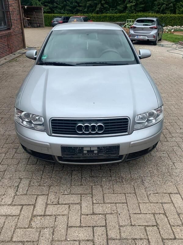 Silber Gebraucht 2002 Audi A4 Basis Limousine | 799 € (Guter Preis) - Bild 1/4