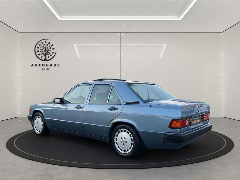Gebraucht Mercedes 190 160 PS (117 kW) 1990 Blau Limousine