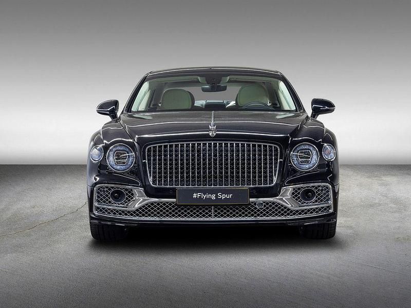 Gebraucht Bentley Flying Spur 551 PS (405 kW) 2024 Schwarz Limousine