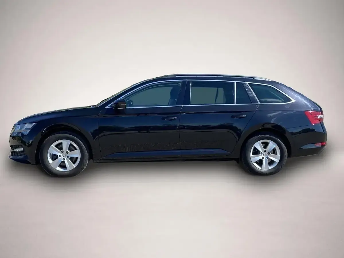 Gebraucht Skoda Superb 150 PS (110 kW) 2024 Manufacturer Kombi
