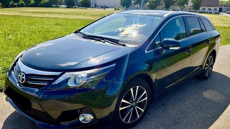 Blau Gebraucht 2013 Toyota Avensis Edition Kombi | 8.500 € (Fairer Preis) - Bild 1/4