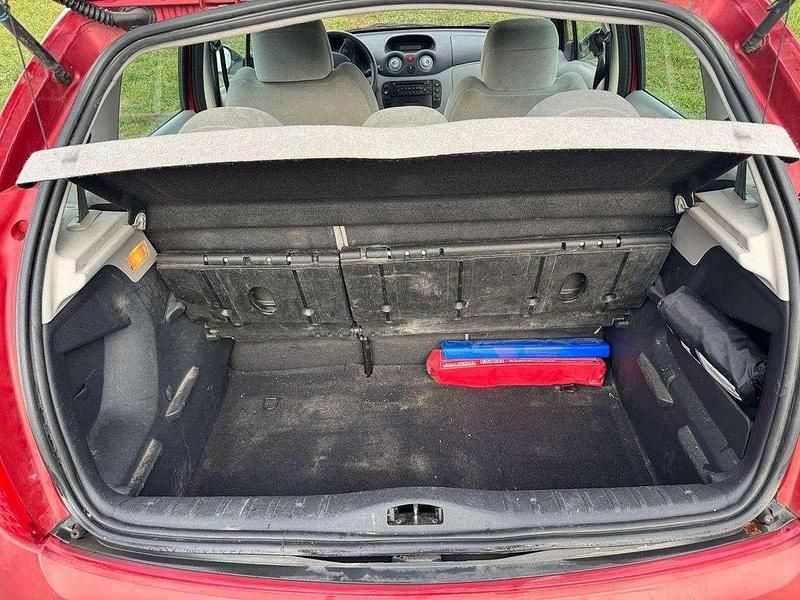 Gebraucht Citroën C3 Exclusive 73 PS (53 kW) 2003 Rot Limousine