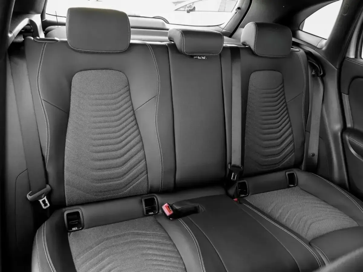 Gebraucht Mercedes GLA250 Progressive 163 PS (119 kW) 2025 Silber metalliclack hightechsi SUV