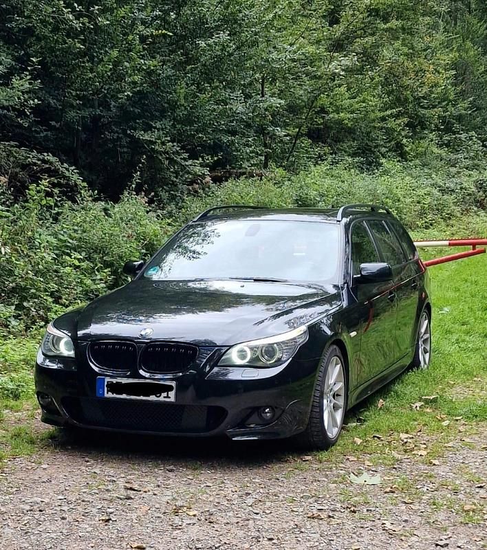 Gebraucht BMW 530 235 PS (172 kW) 2008 Schwarz Kombi