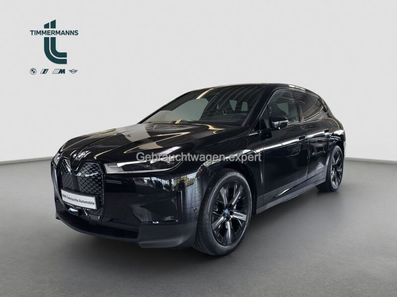 Saphirschwarz (metallic) Gebraucht 2024 BMW iX Shadowline SUV | 53.850 € (Superpreis) - Bild 1/4
