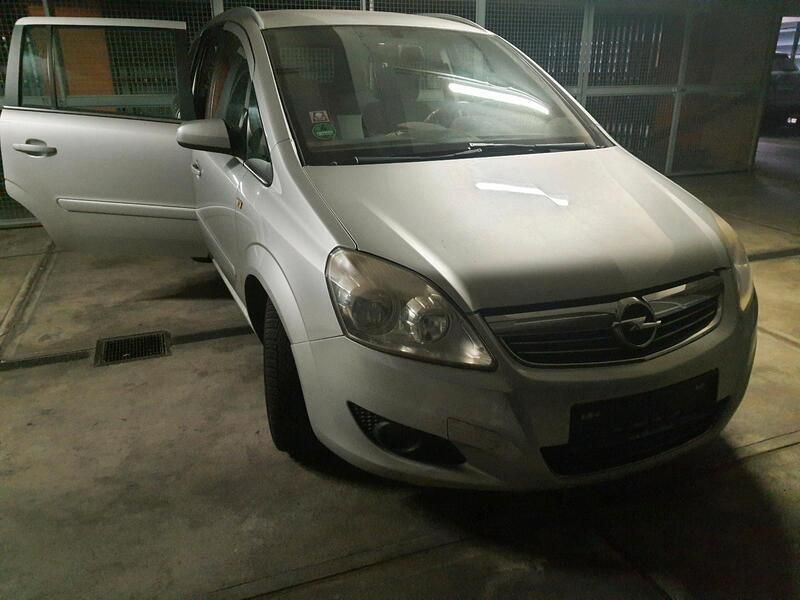 Silber Gebraucht 2009 Opel Zafira Van / Kleinbus | 2.100 € (Superpreis) - Bild 1/4