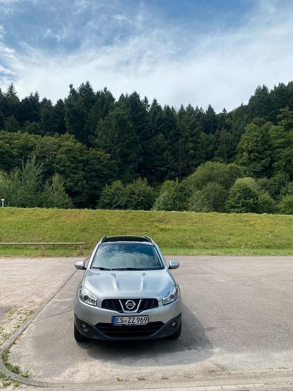 Grau Gebraucht 2011 Nissan Qashqai +2 SUV | 5.999 € (Fairer Preis) - Bild 1/4