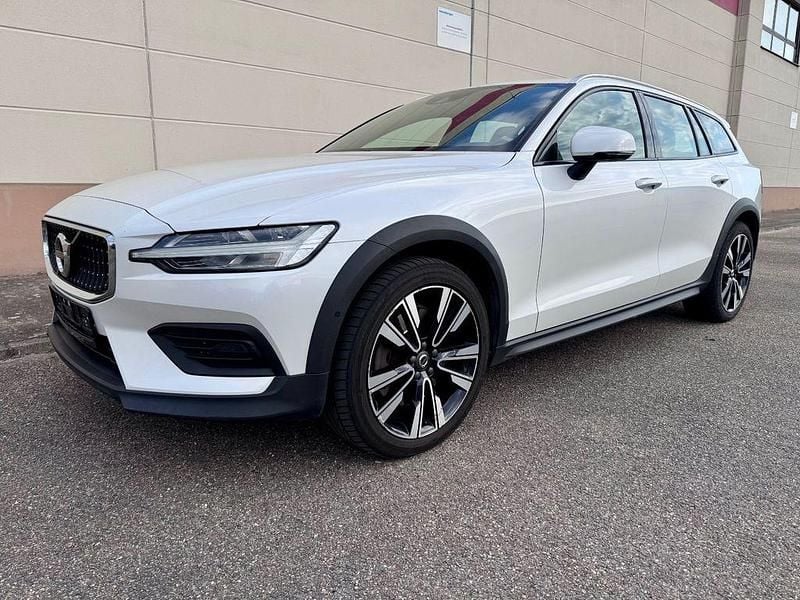 Weiß Gebraucht 2019 Volvo V60 CC Kombi | 24.980 € (Fairer Preis) - Bild 1/4