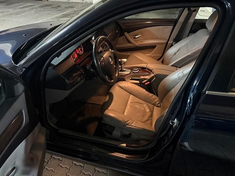 Gebraucht BMW 530 272 PS (200 kW) 2007 Blau Limousine